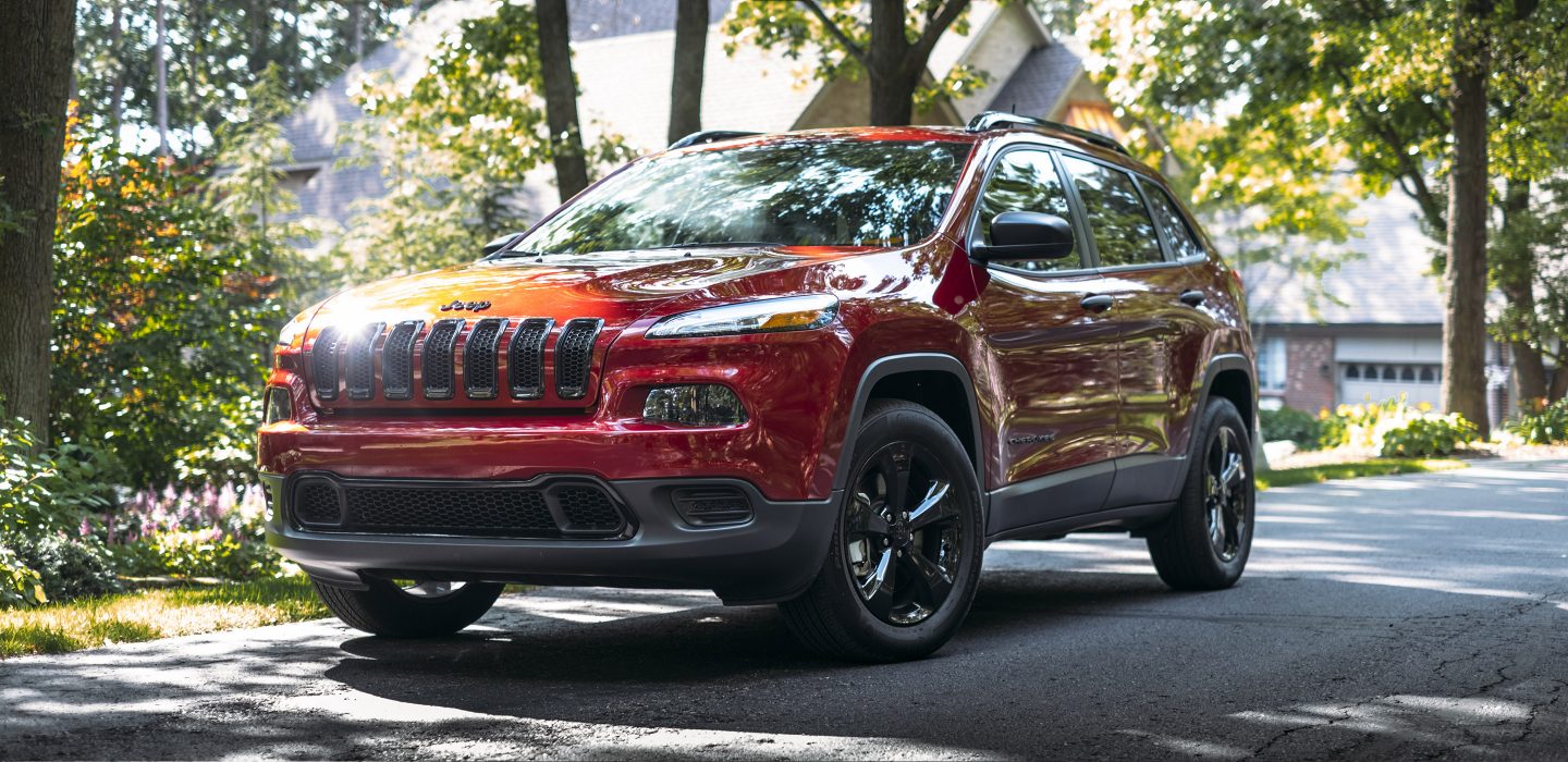 2018 Jeep Cherokee Latitude Red Exterior Front View